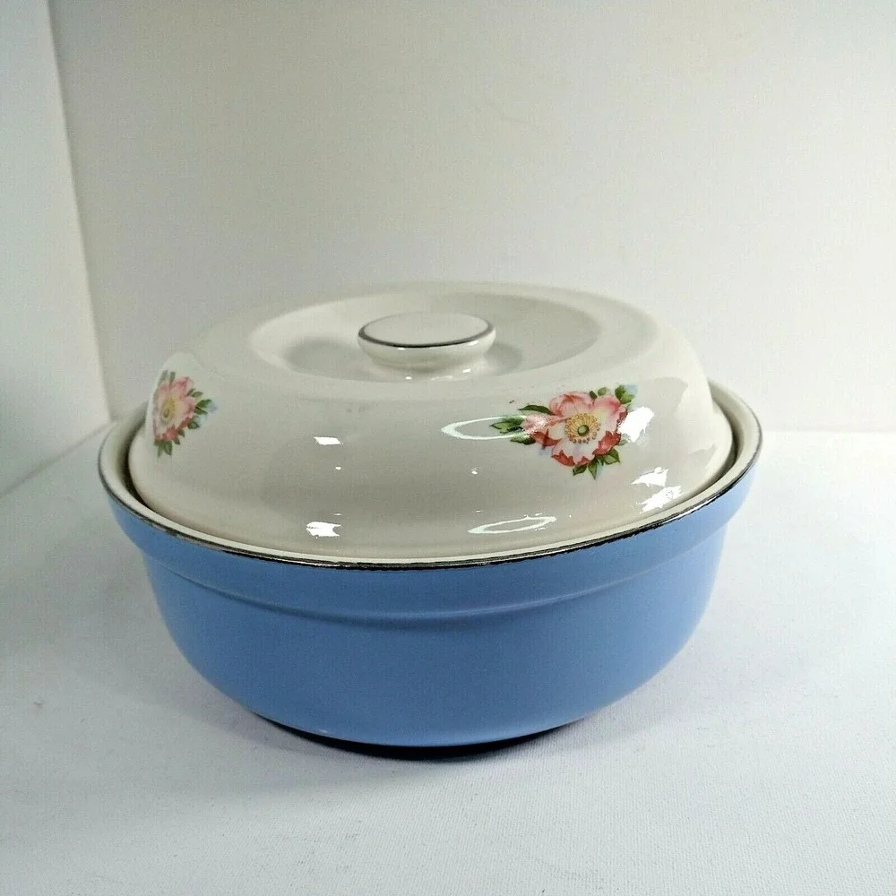 Vintage Halls Superior Quality Kitchenware Casserole Blue Rose Pared made in USA